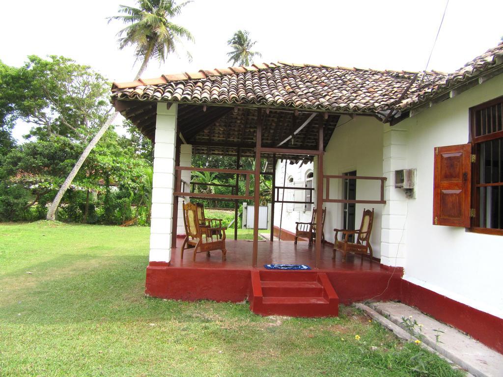 The Colonial Villa Midigama Luaran gambar